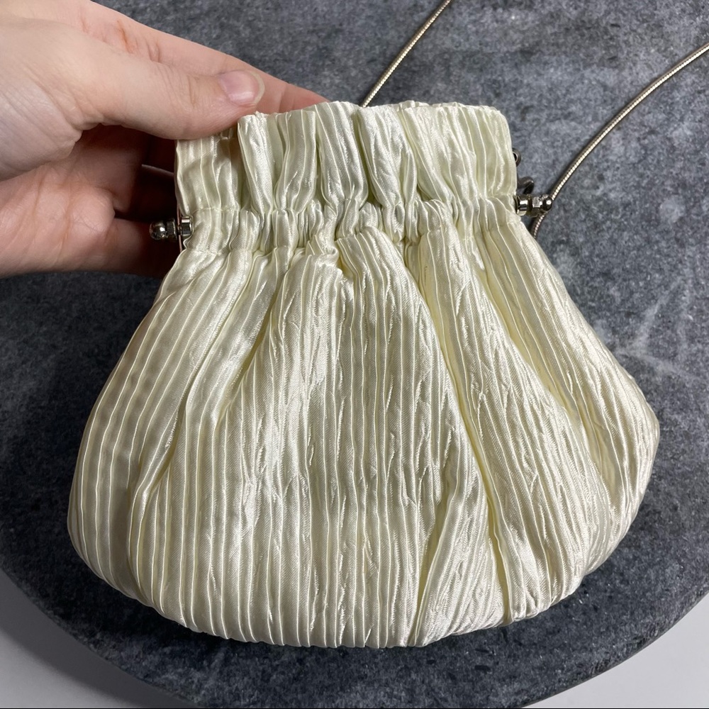 Vintage Cream Off White Pleated Round Purse Bag